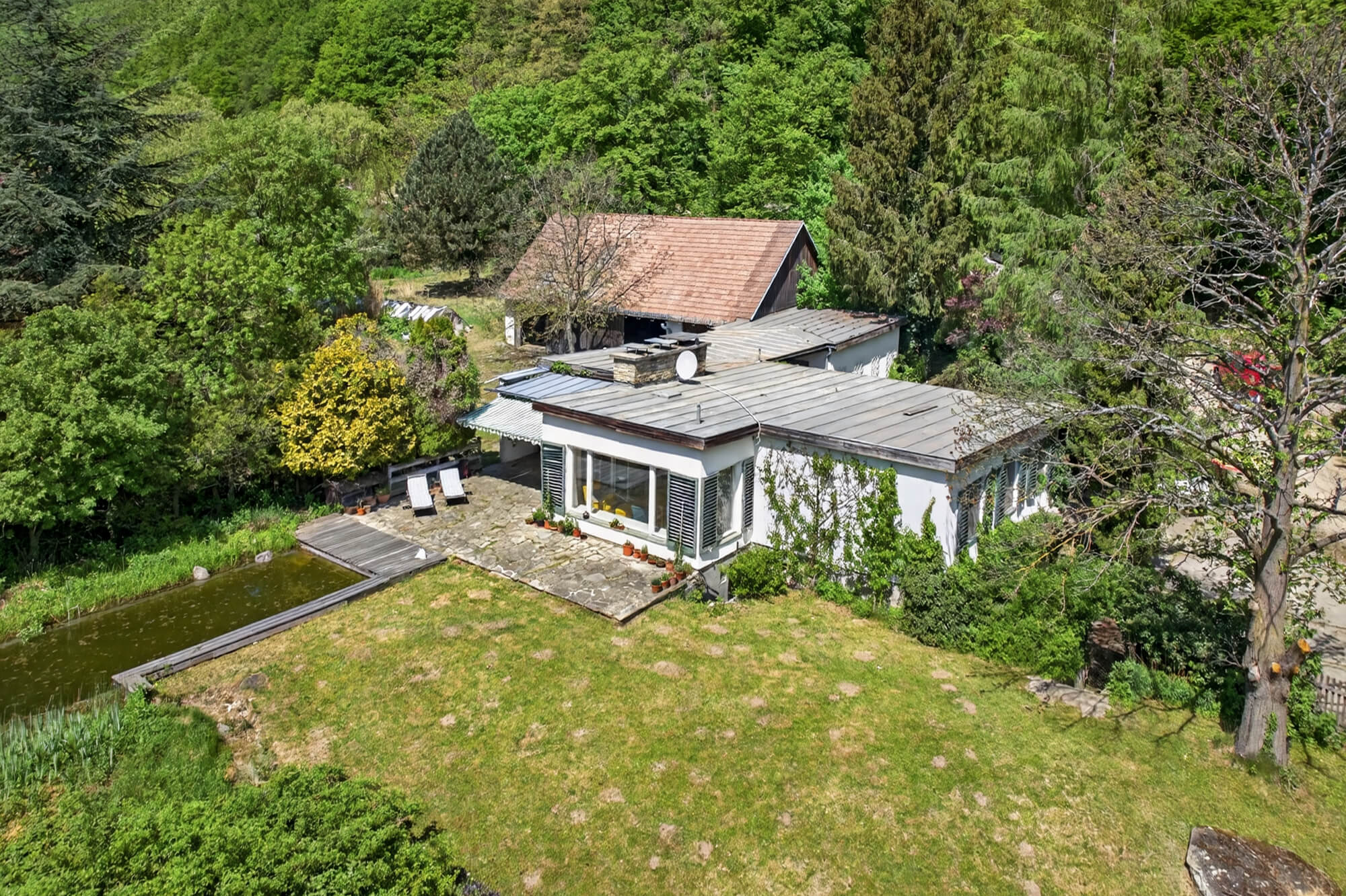 Bungalow & Stadl auf 5.600 m² Grund - Erweiterungspotenzial bis ca. 300 m² Wohnfläche