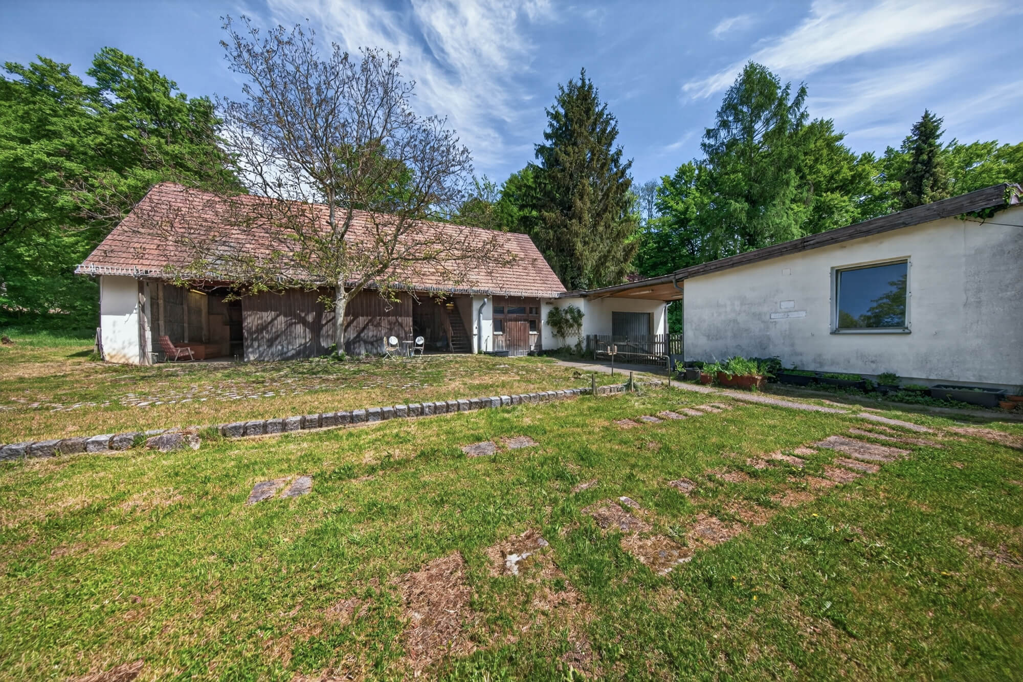 Bungalow & Stadl auf 5.600 m² Grund - Erweiterungspotenzial bis ca. 300 m² Wohnfläche