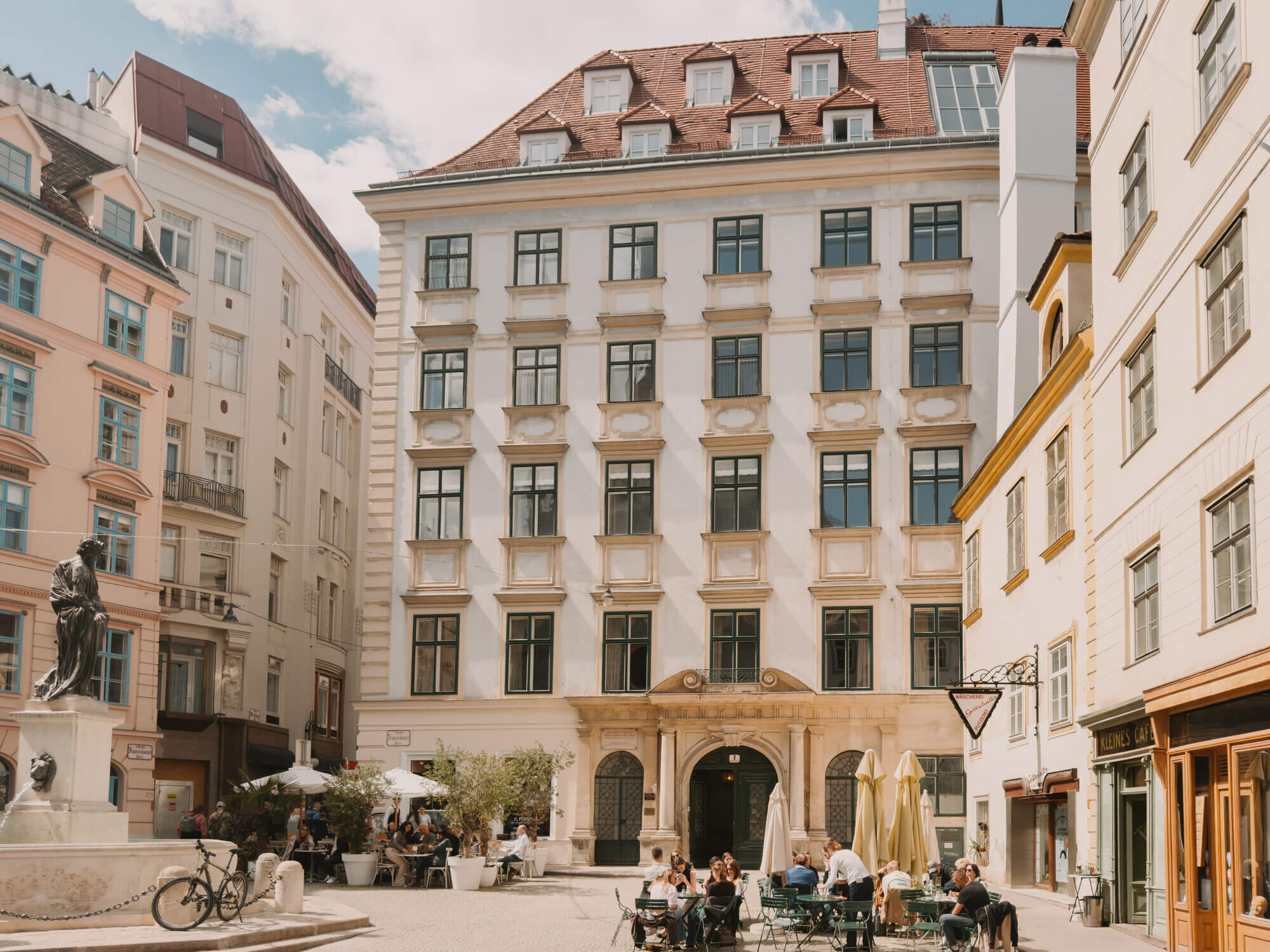Charming period gem in an absolutely prime location