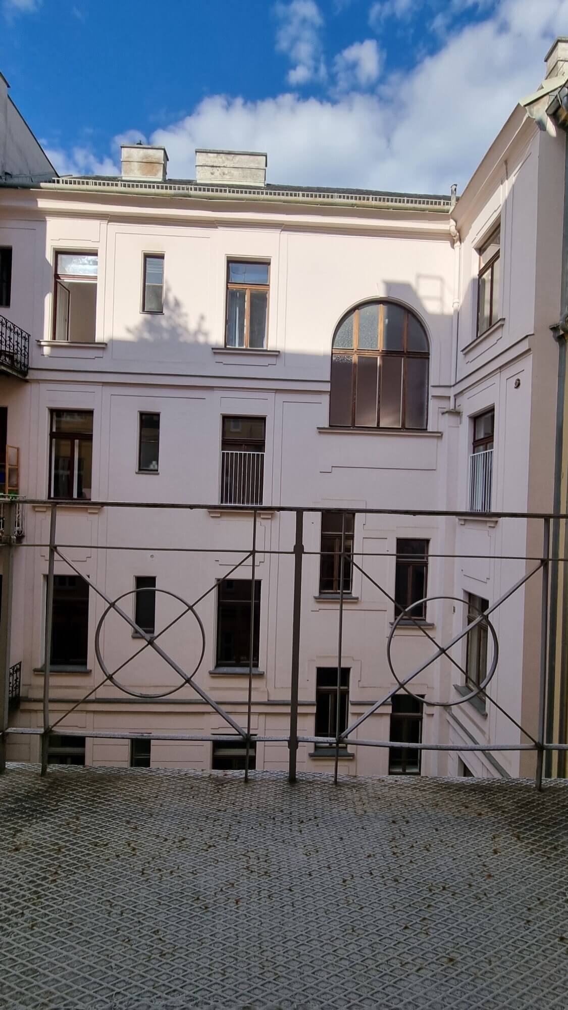 topsanierter klassischer Altbau 4 Zimmer beim Theresianum
