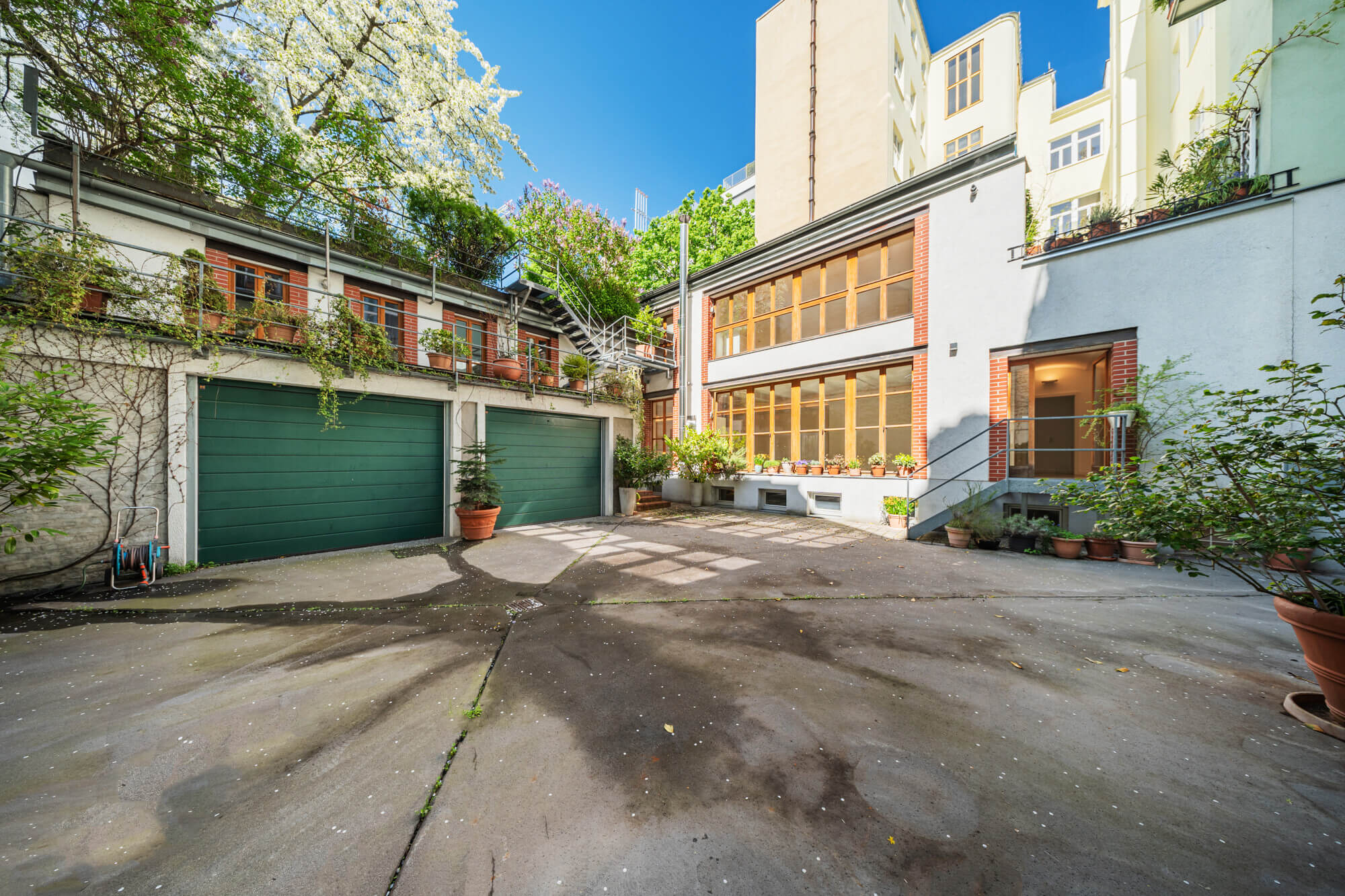 Mitten im Neunten - Loft mit Garten und Terrasse