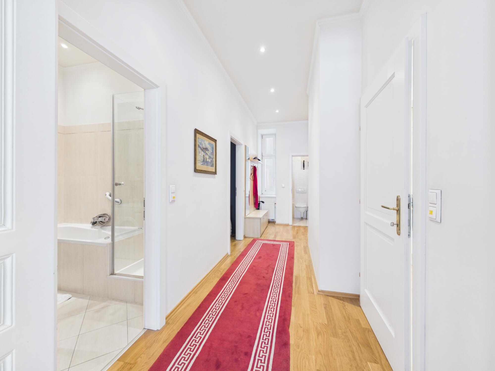 Topsanierte Altbauwohnung in Ruhelage