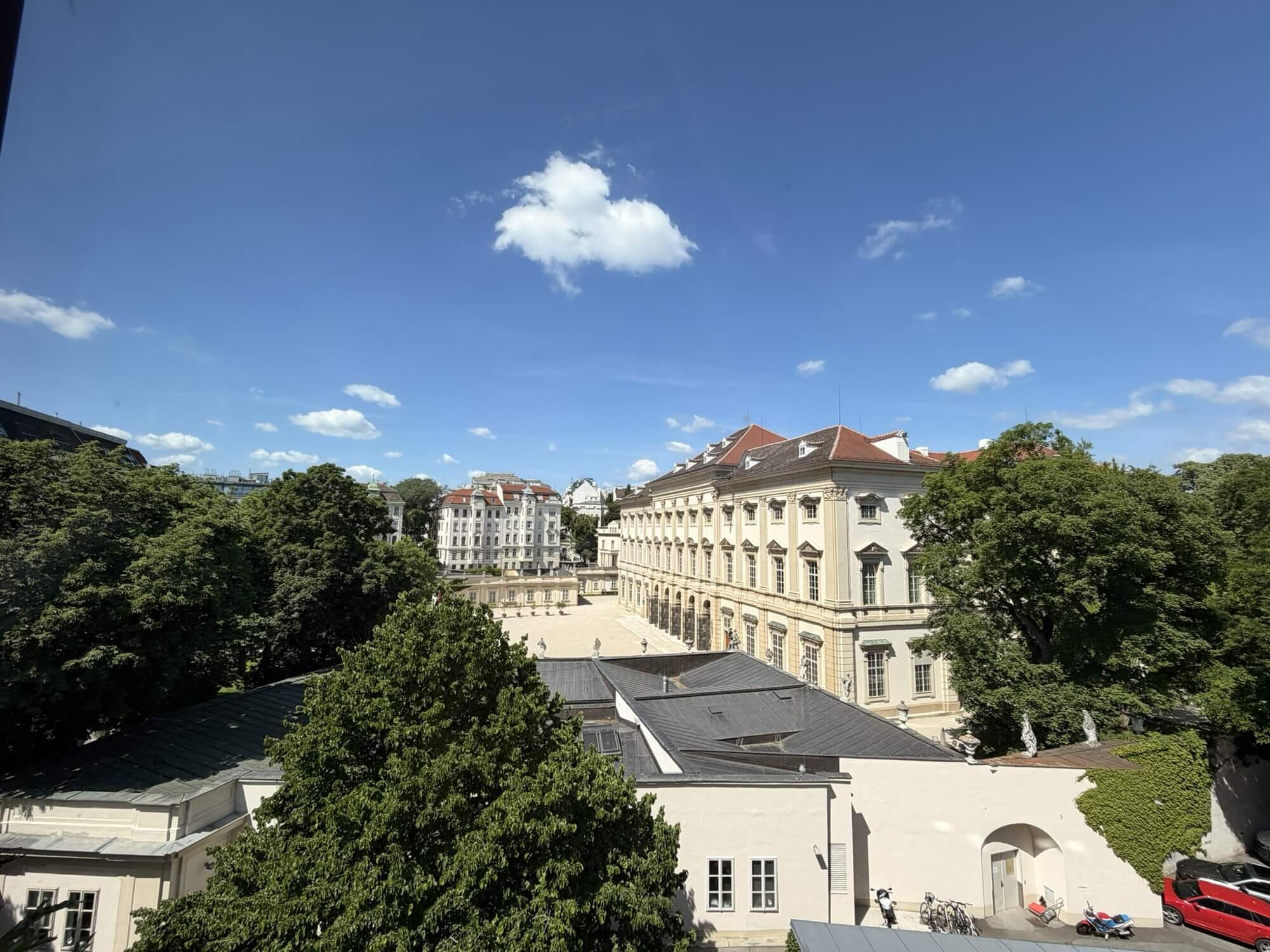 Elegante Bürofläche in Top-Lage mit Terrasse & Blick auf das Palais Liechtenstein