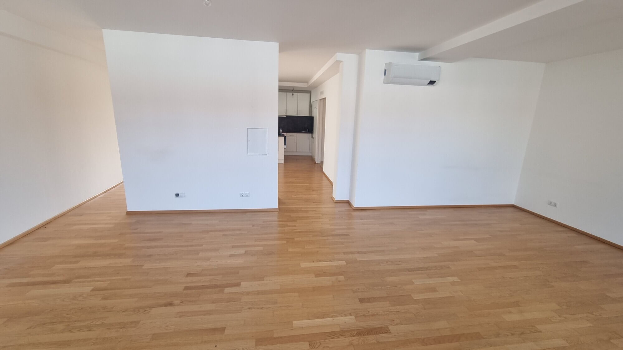 Top-floor apartment, first occupancy, 3 rooms with balcony