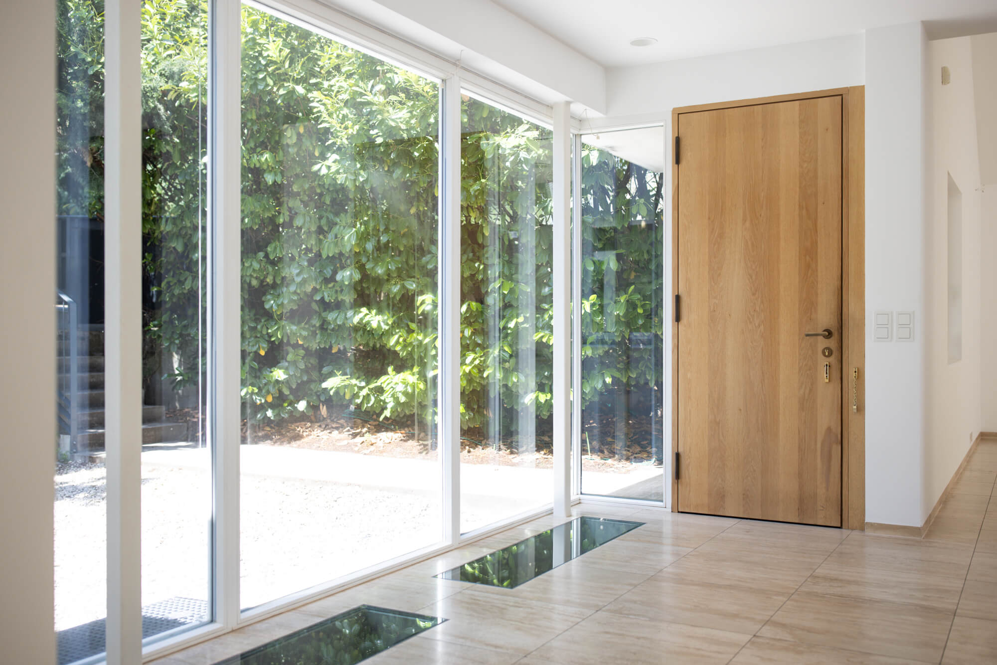 Sievering Villa: Pool, Garden, and Abundant Space for Living