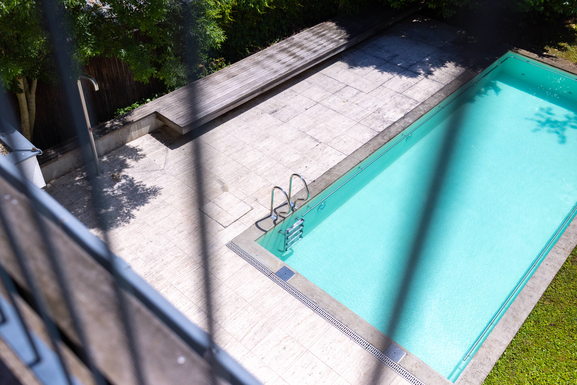 Sievering Villa: Pool, Garden, and Abundant Space for Living