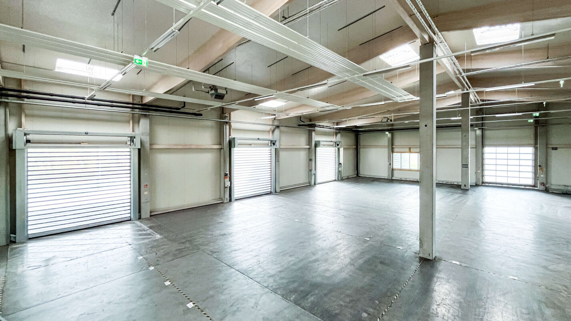 Commercial property for sale in Loosdorf: 4,773 m² of total usable floor space on a 9,580 m² plot