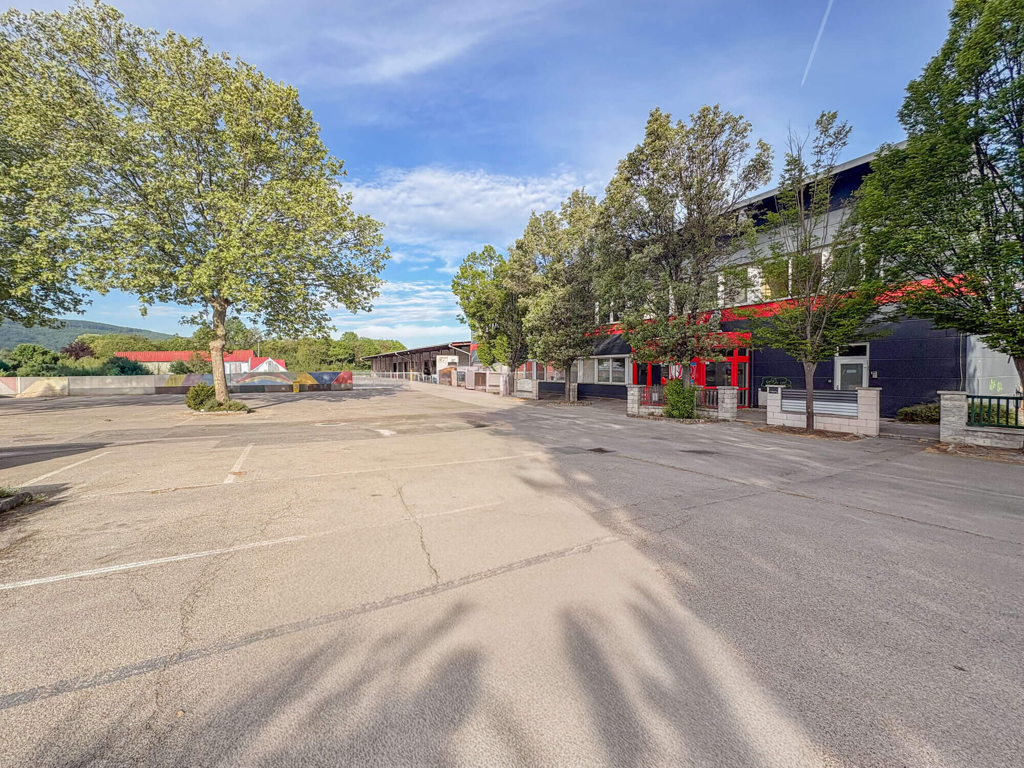 Prime commercial property near Vienna: 15,438 m² of retail space, halls, office space and outdoor areas – available for lease or purchase!