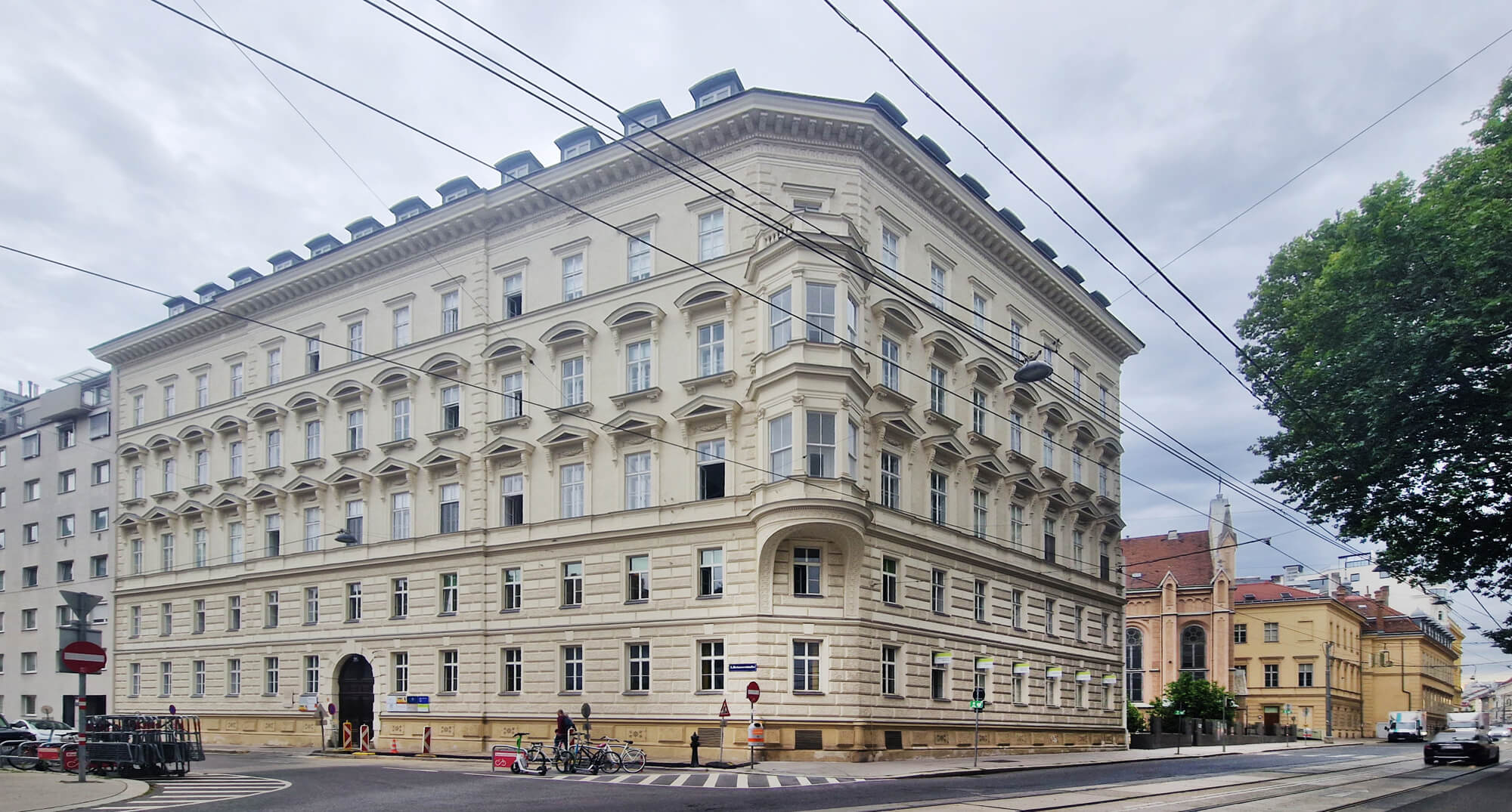 Hochwertiges Altbaubüro in zentraler Lage