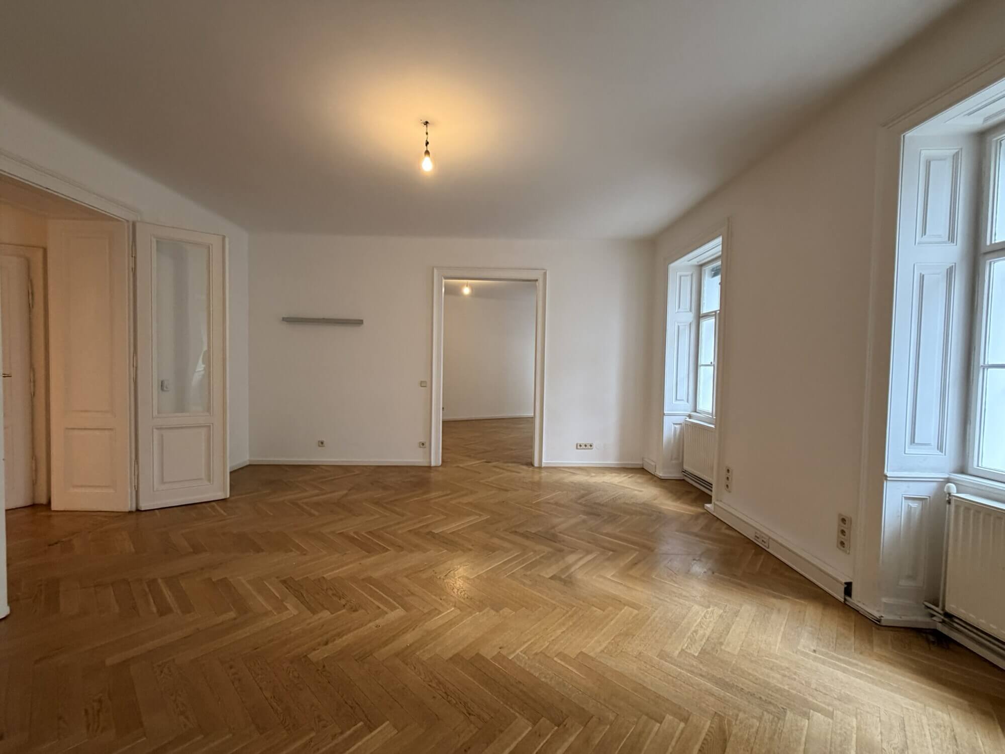 Hochwertiges Altbaubüro in zentraler Lage