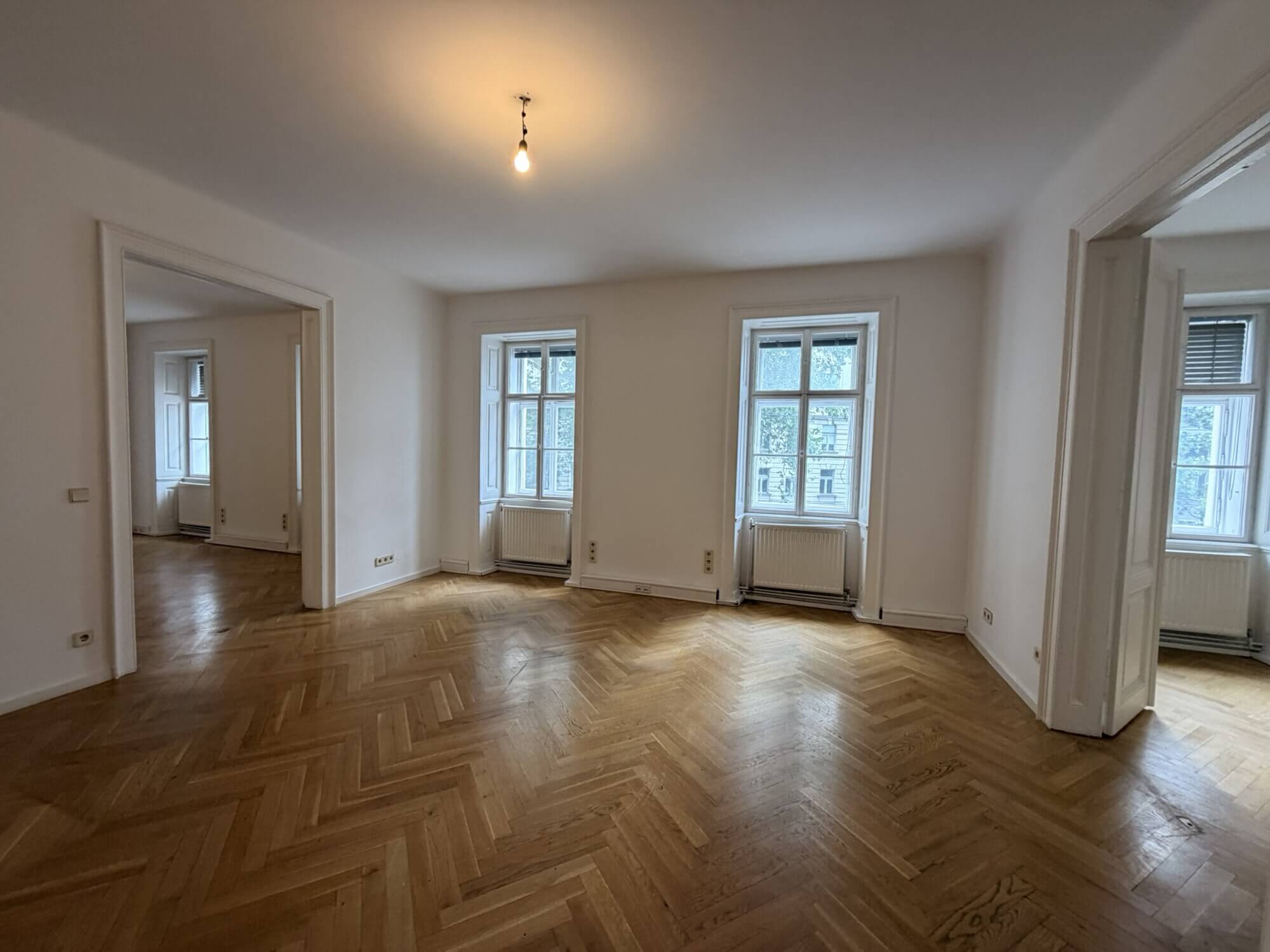 Hochwertiges Altbaubüro in zentraler Lage