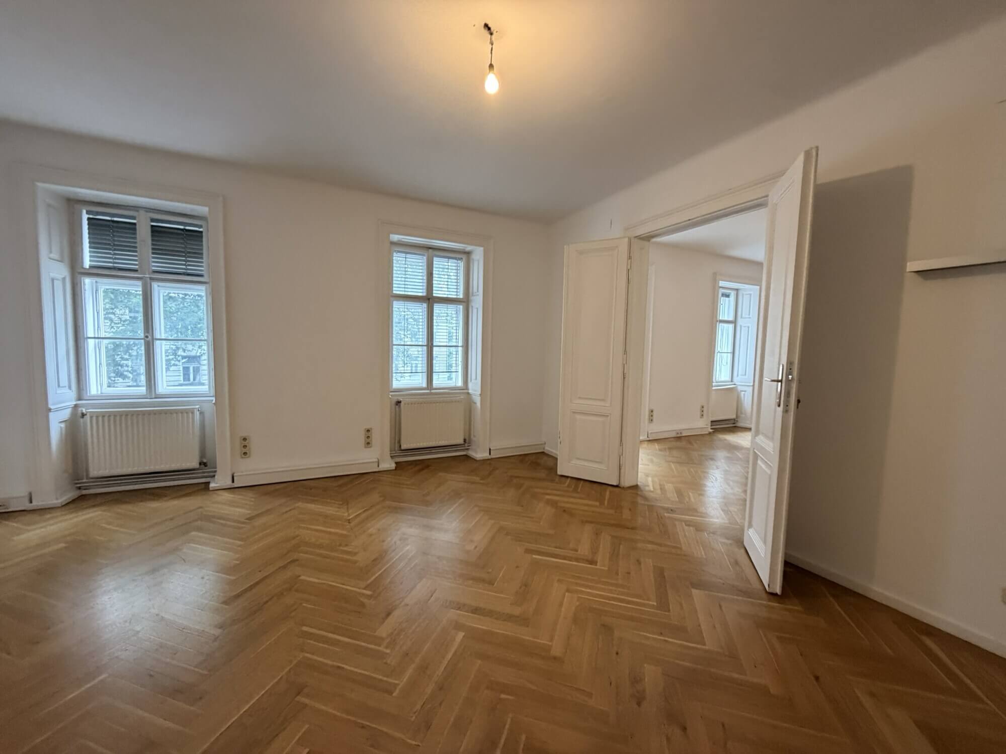 Hochwertiges Altbaubüro in zentraler Lage