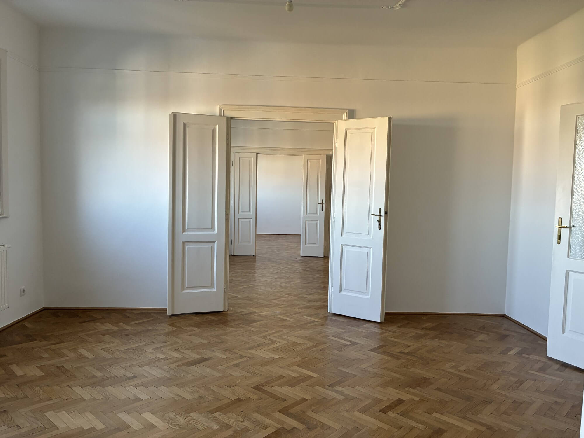Spacious 4-Room Period Apartment in Vienna's 18th District – Ideal for Shared Living