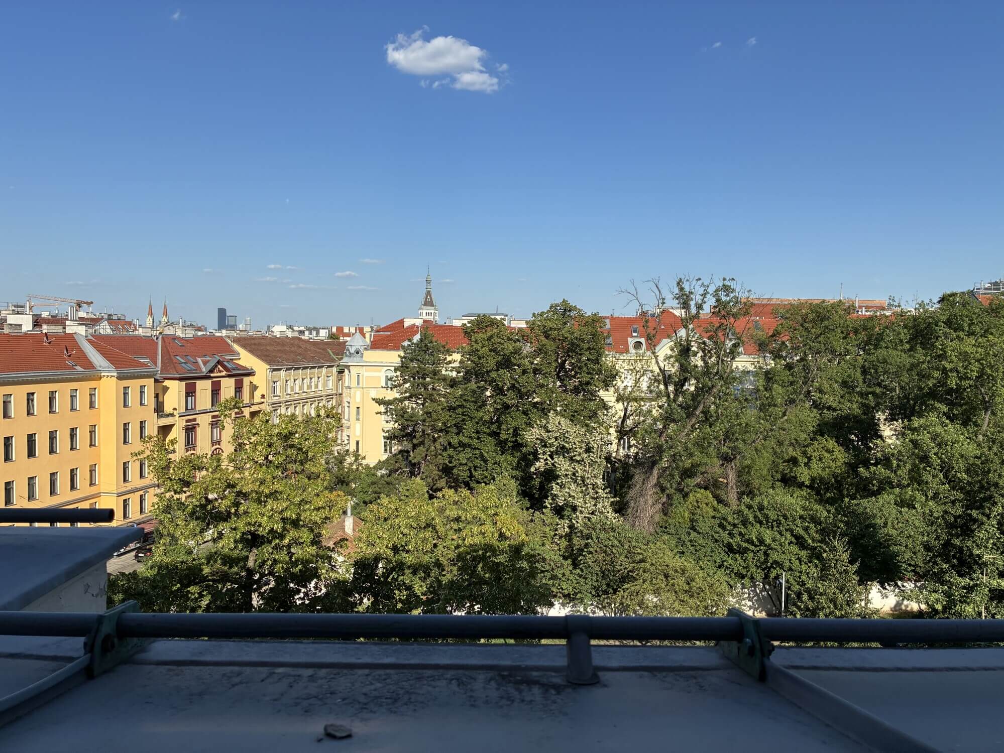 Spacious 4-Room Period Apartment in Vienna's 18th District – Ideal for Shared Living