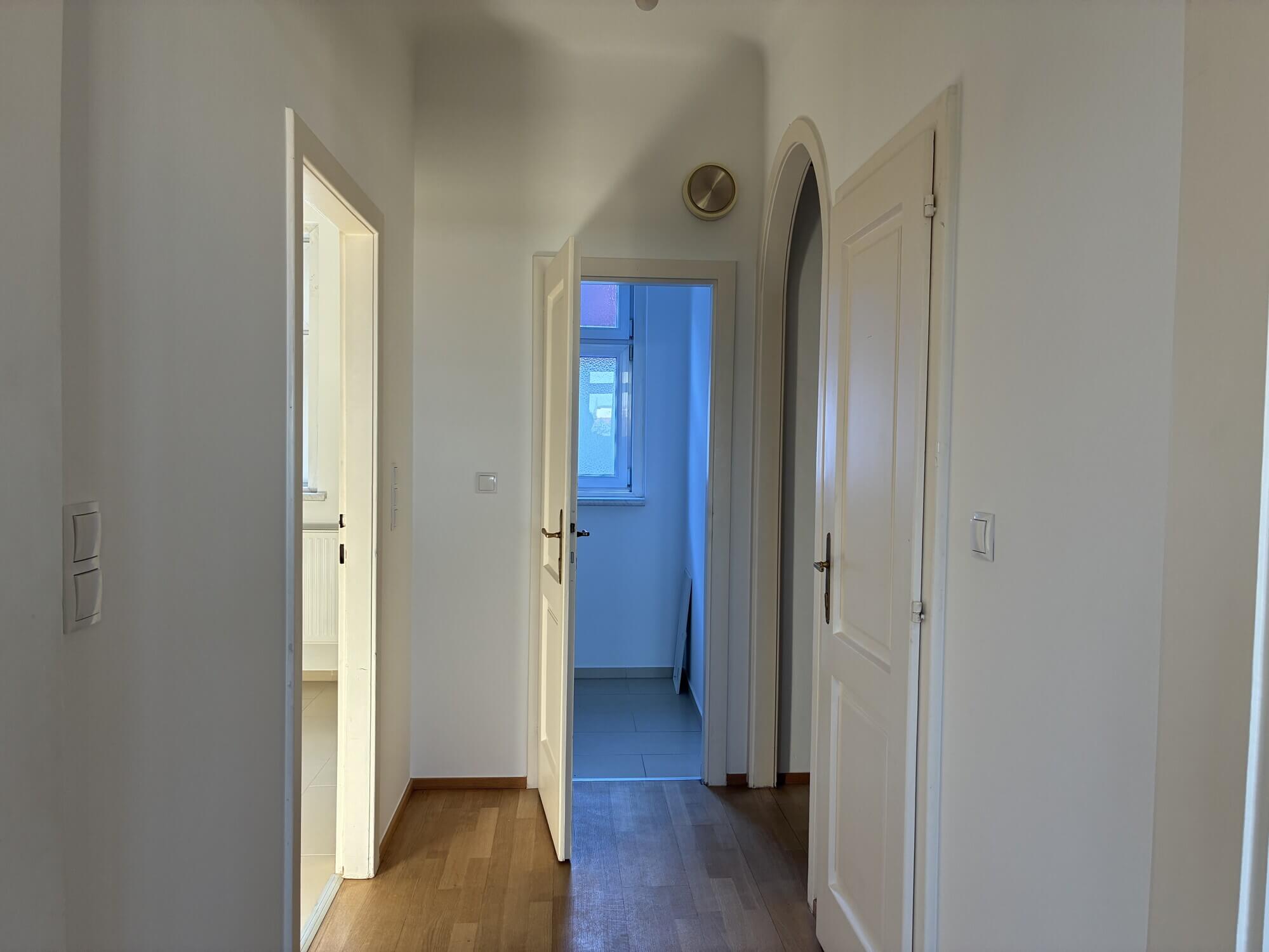 Spacious 4-Room Period Apartment in Vienna's 18th District – Ideal for Shared Living
