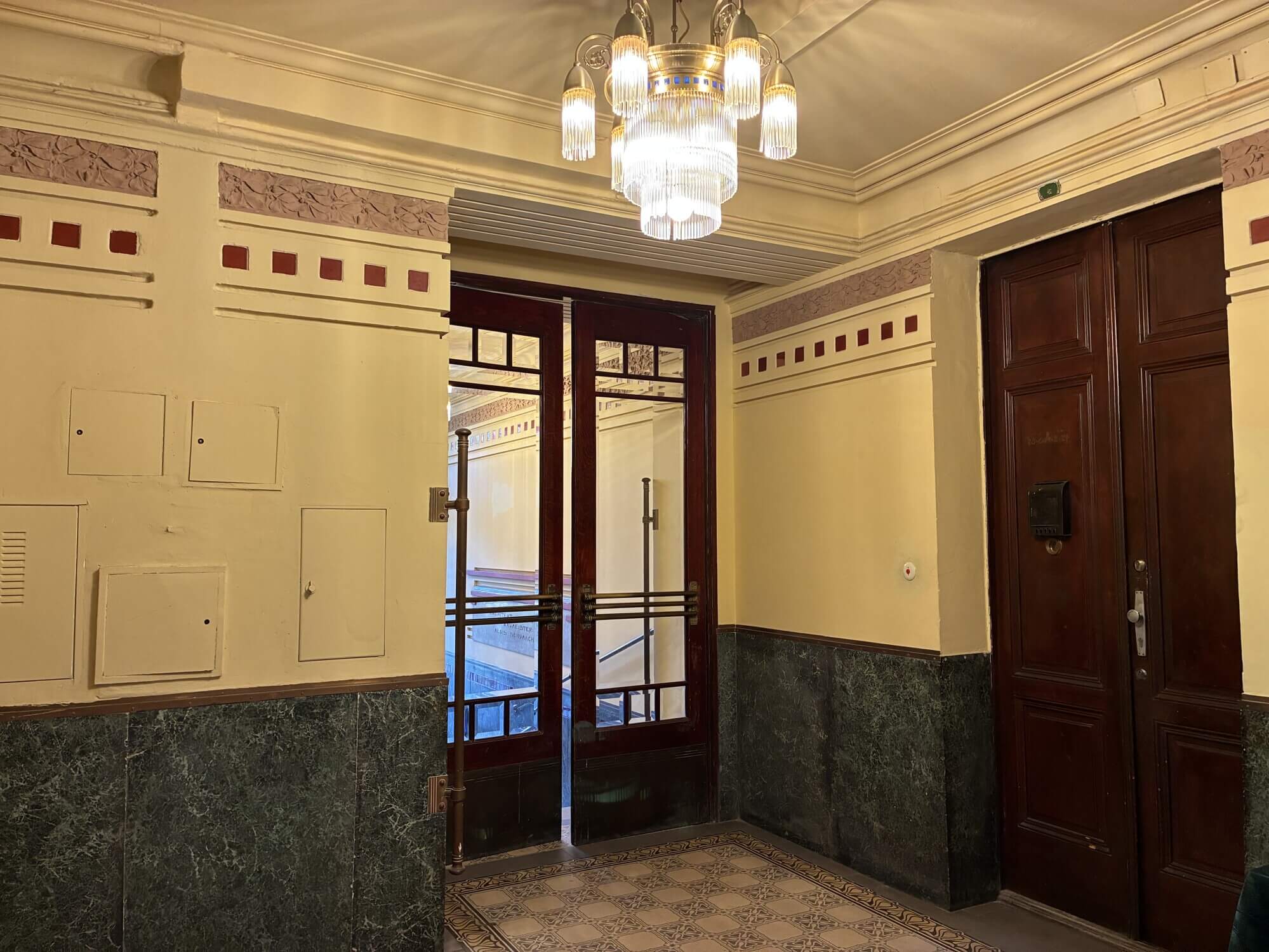 Spacious 4-Room Period Apartment in Vienna's 18th District – Ideal for Shared Living