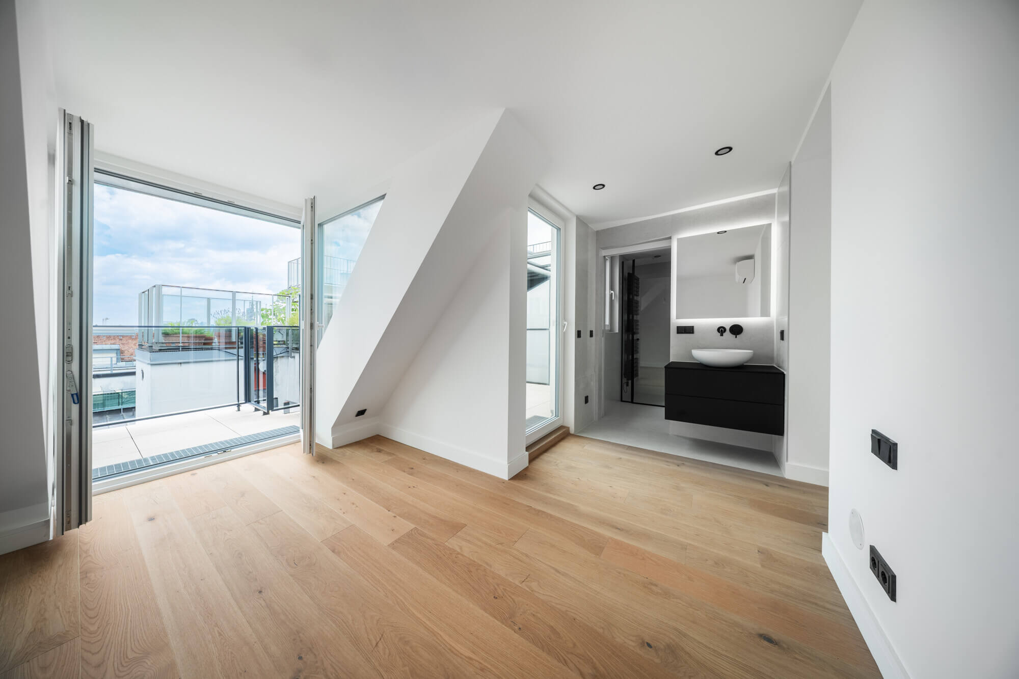 Exklusive Penthouse-Maisonette mit außergewöhnlicher Dachterrasse und Skyline View nahe Stadtpark