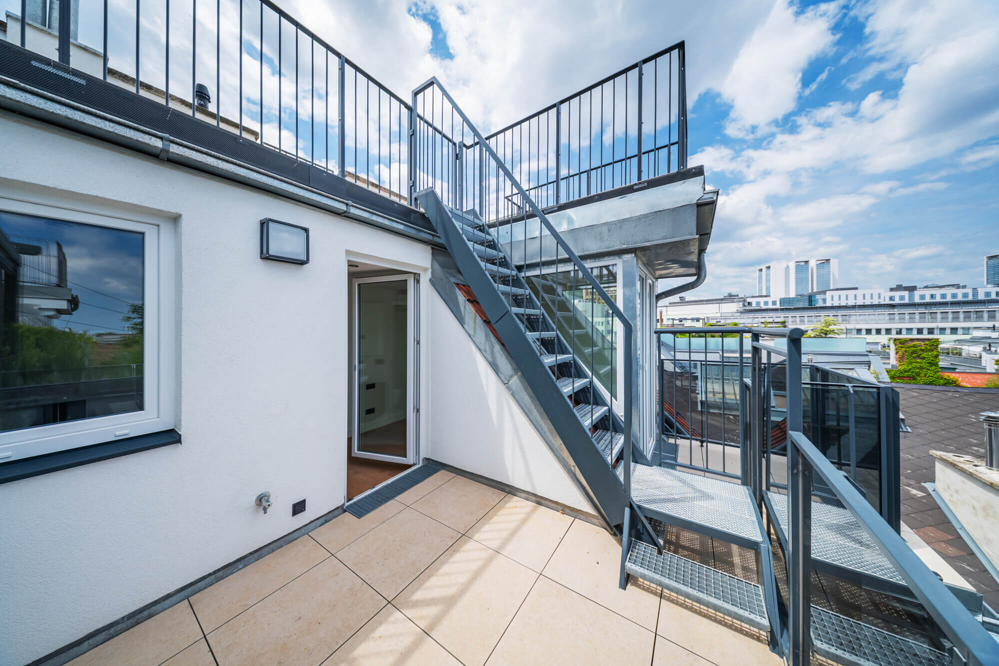 Exklusive Penthouse-Maisonette mit außergewöhnlicher Dachterrasse und Skyline View nahe Stadtpark