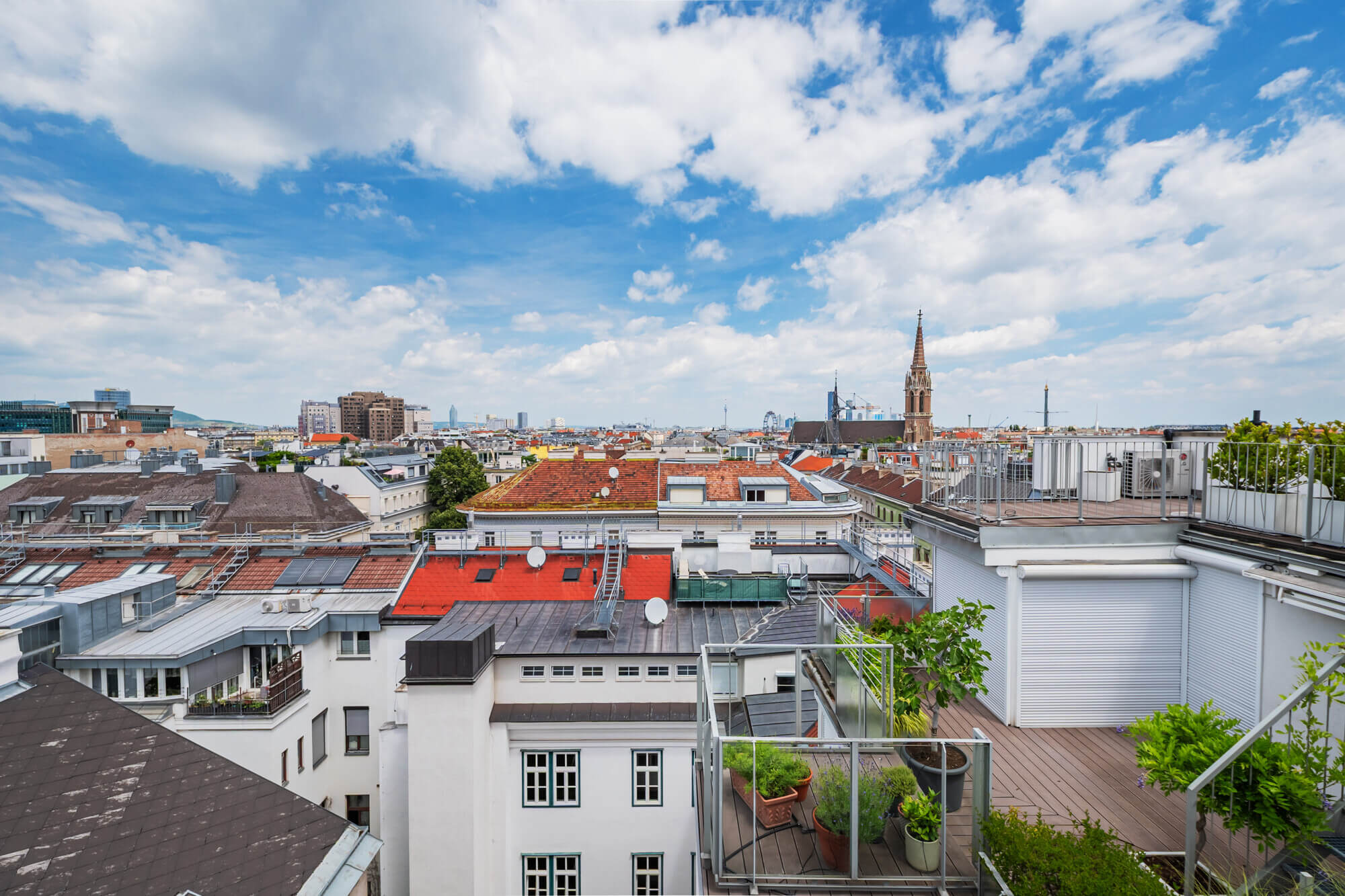 Exklusive Penthouse-Maisonette mit außergewöhnlicher Dachterrasse und Skyline View nahe Stadtpark