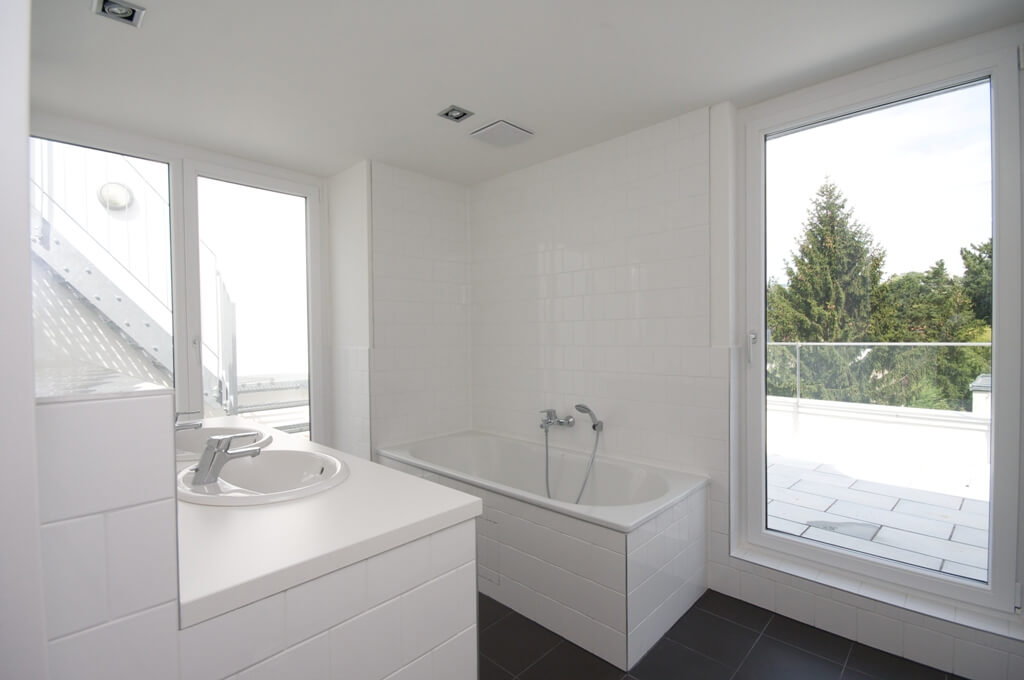 Modern 4-bedroom penthouse apartment with a rooftop terrace