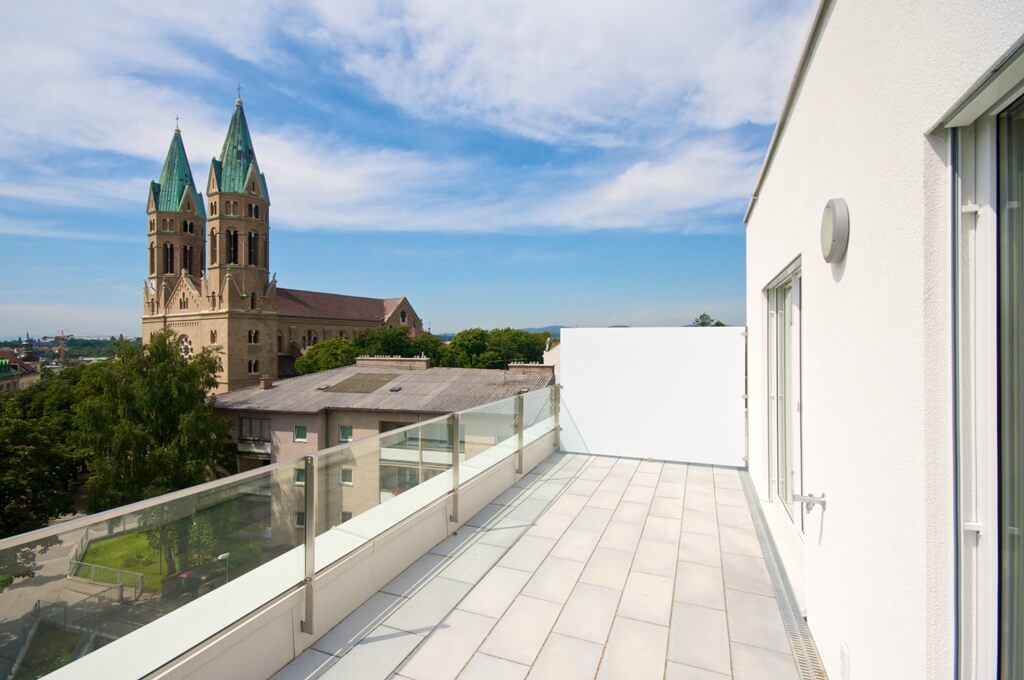 Modern 4-bedroom penthouse apartment with a rooftop terrace