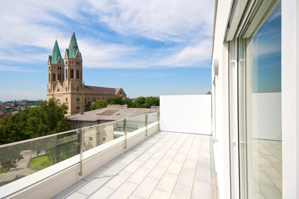 Modern 4-bedroom penthouse apartment with a rooftop terrace