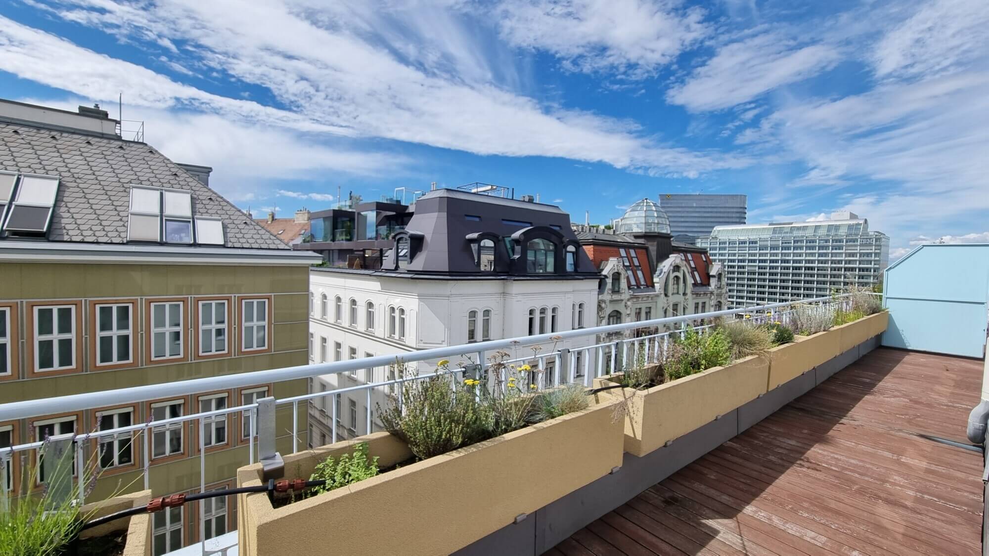 Furnished city apartment with terrace, 2 bedrooms
