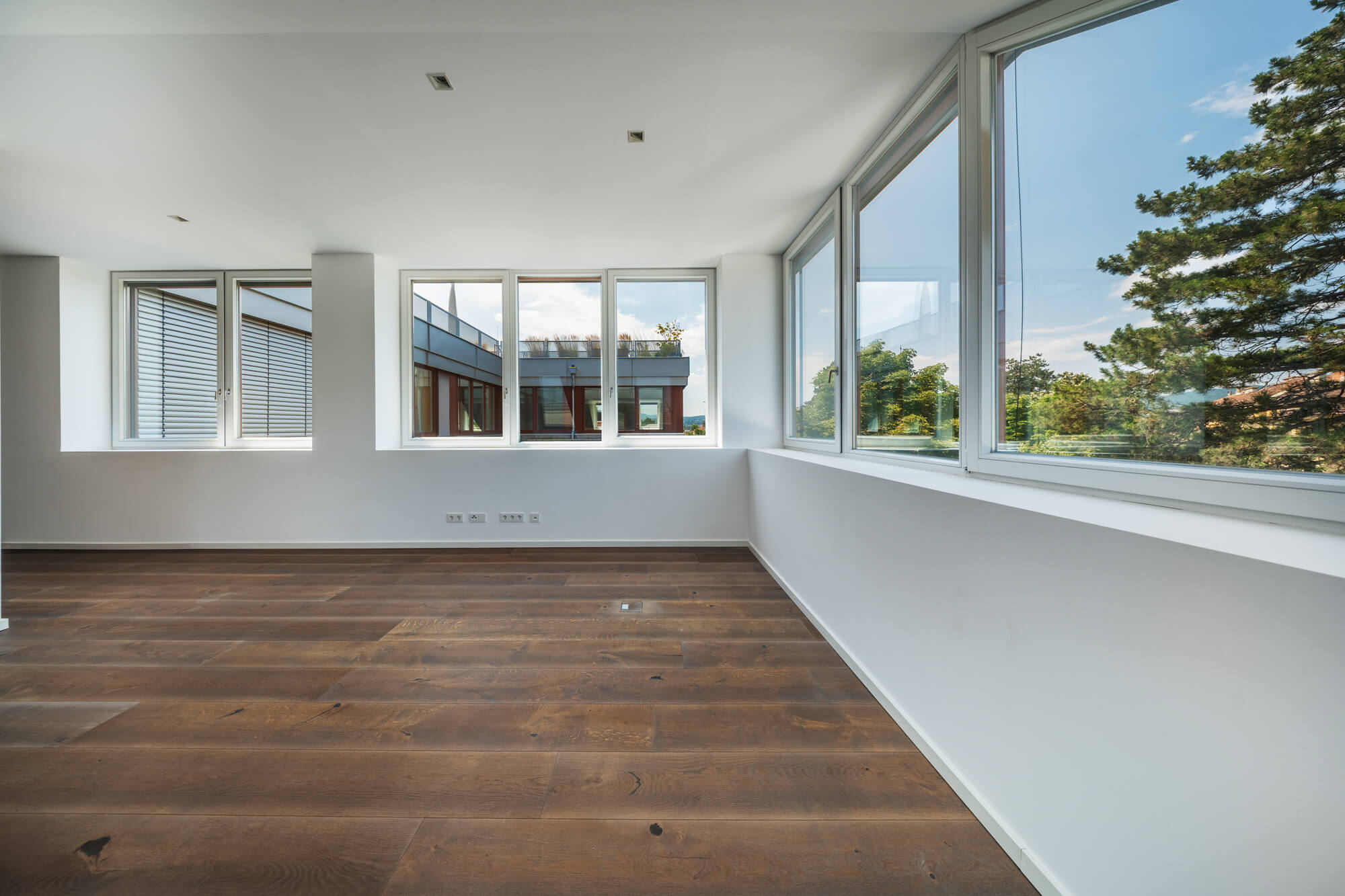 Elegant Penthouse with Historic Charm and an Exclusive Rooftop Garden in Hietzing