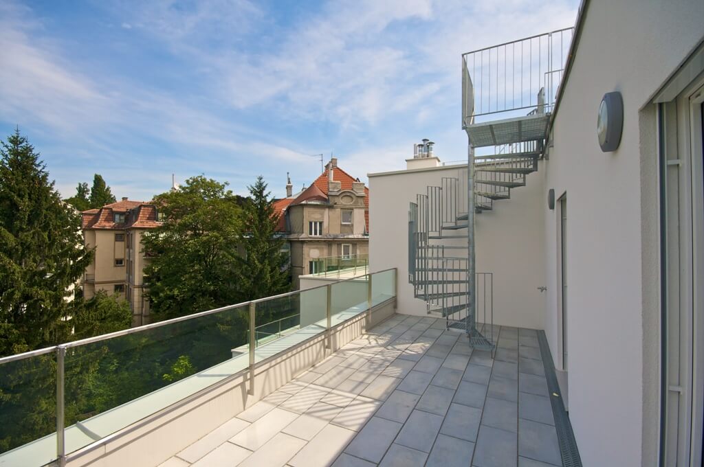 Bright top-floor 3-room apartment with a sunny terrace in Vienna's 19th district