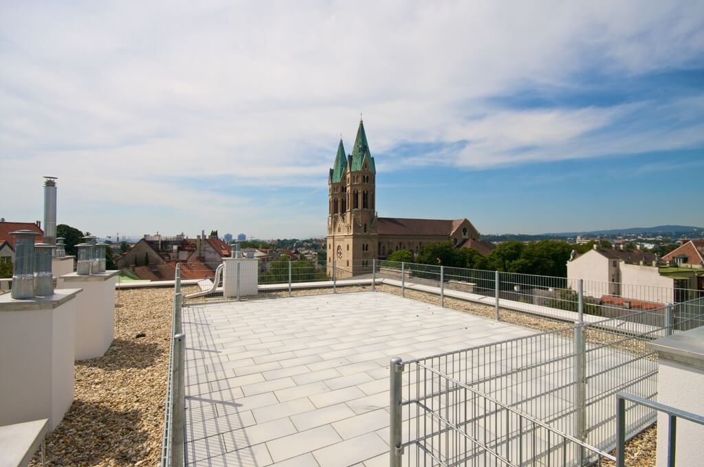 Bright top-floor 3-room apartment with a sunny terrace in Vienna's 19th district