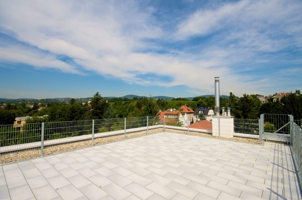 Bright top-floor 3-room apartment with a sunny terrace in Vienna's 19th district