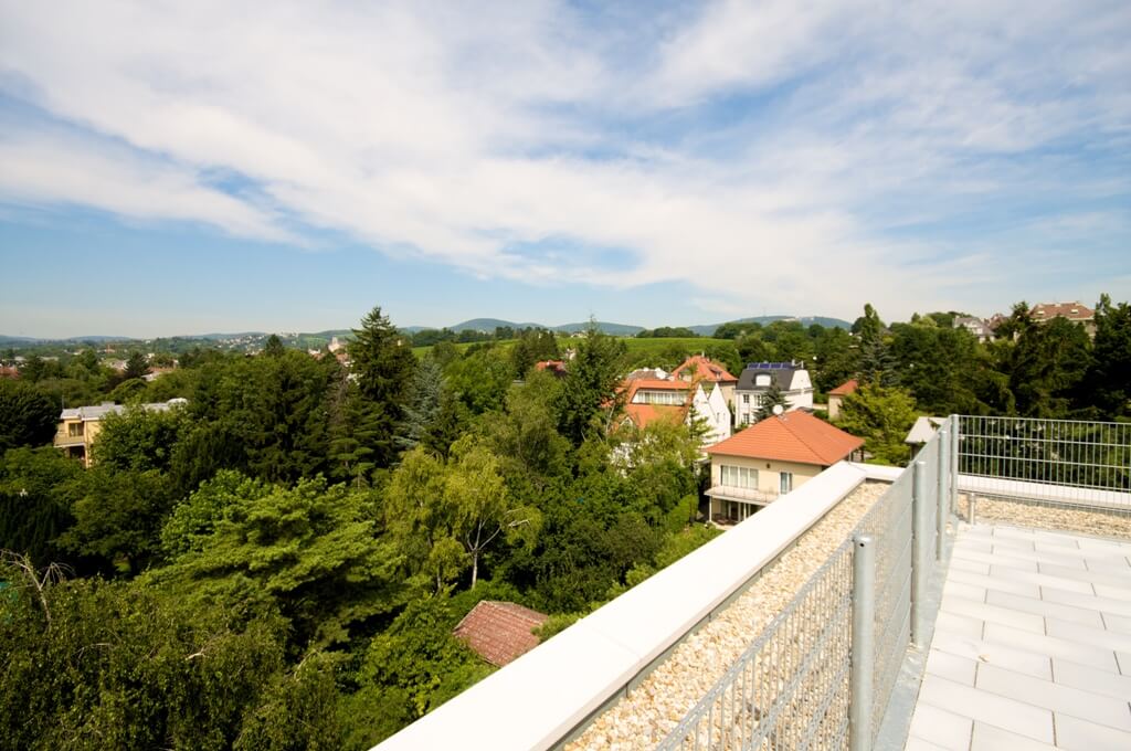 Bright top-floor 3-room apartment with a sunny terrace in Vienna's 19th district