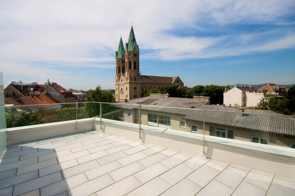 Bright top-floor 3-room apartment with a sunny terrace in Vienna's 19th district
