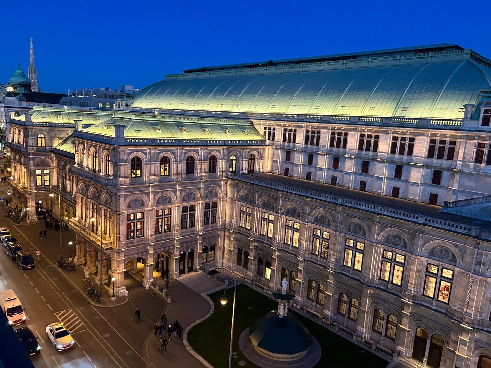 Blick auf den Opernring - Exklusive Stadtwohnung  mit Air condition