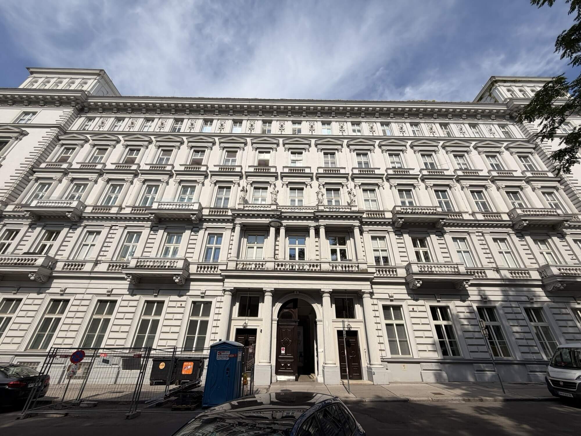 Vollmöbliertes Objekt im historischen Palais im 1. Bezirk