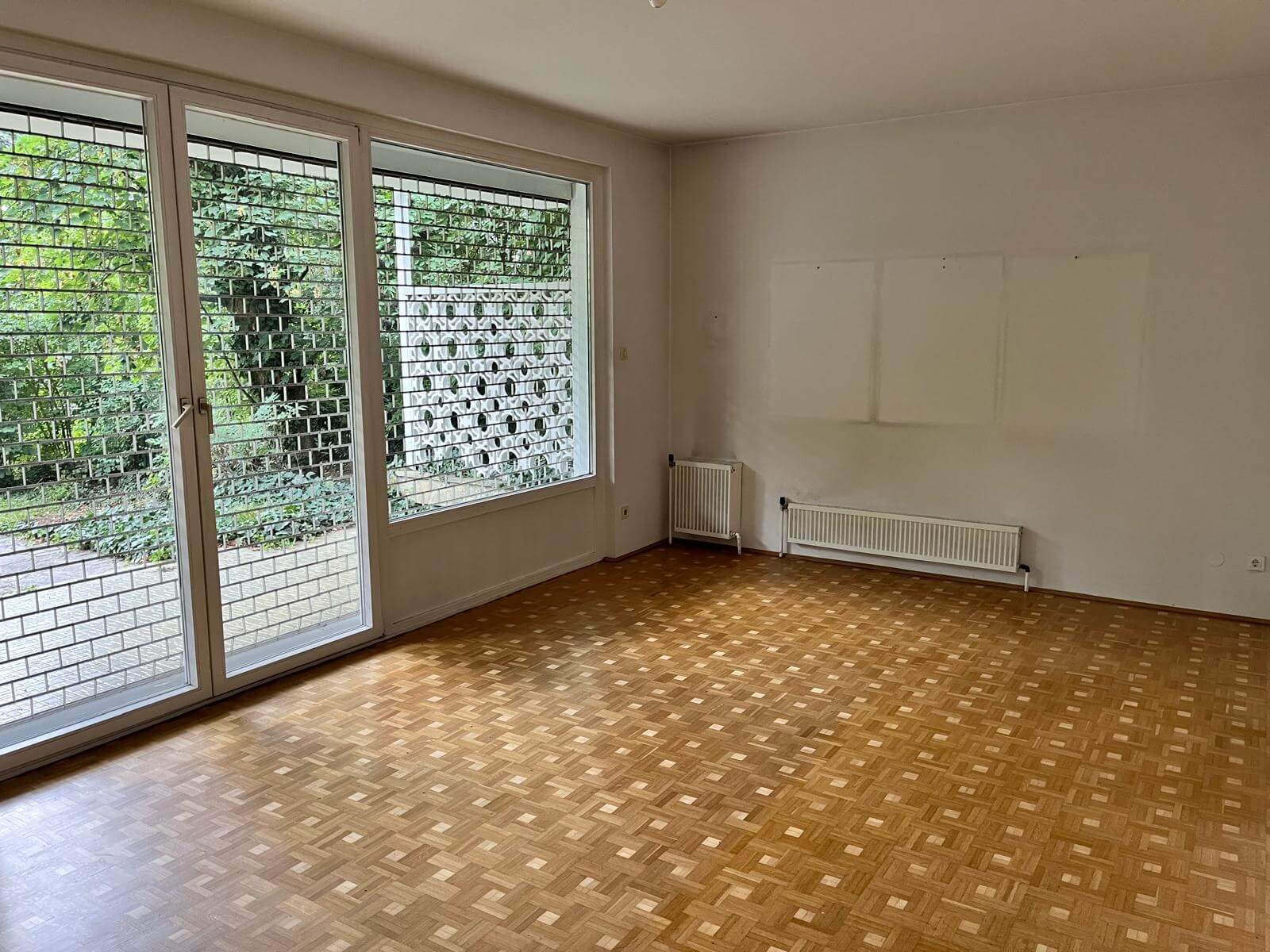 Garden apartment in the heart of the Cottage district