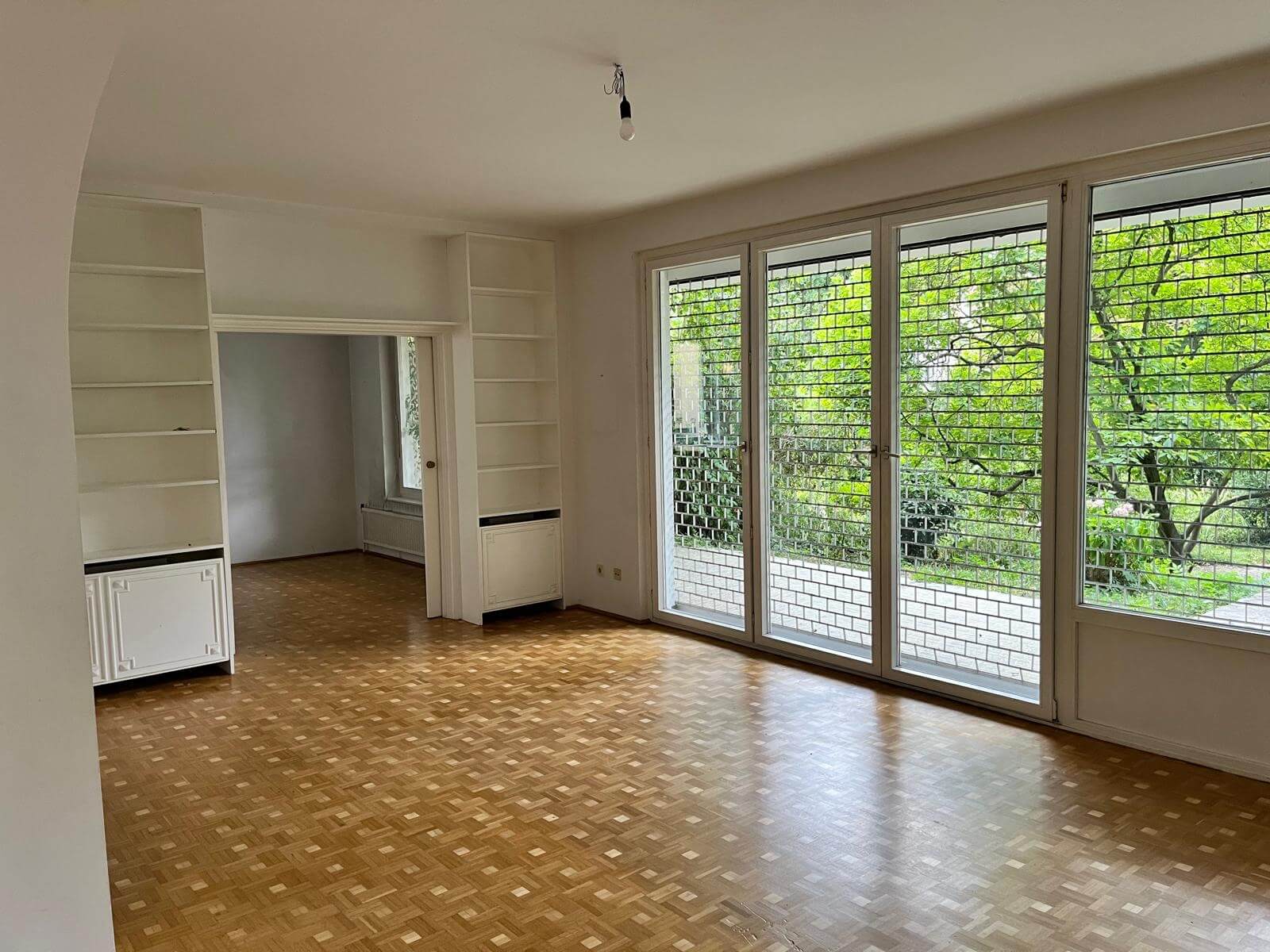 Garden apartment in the heart of the Cottage district