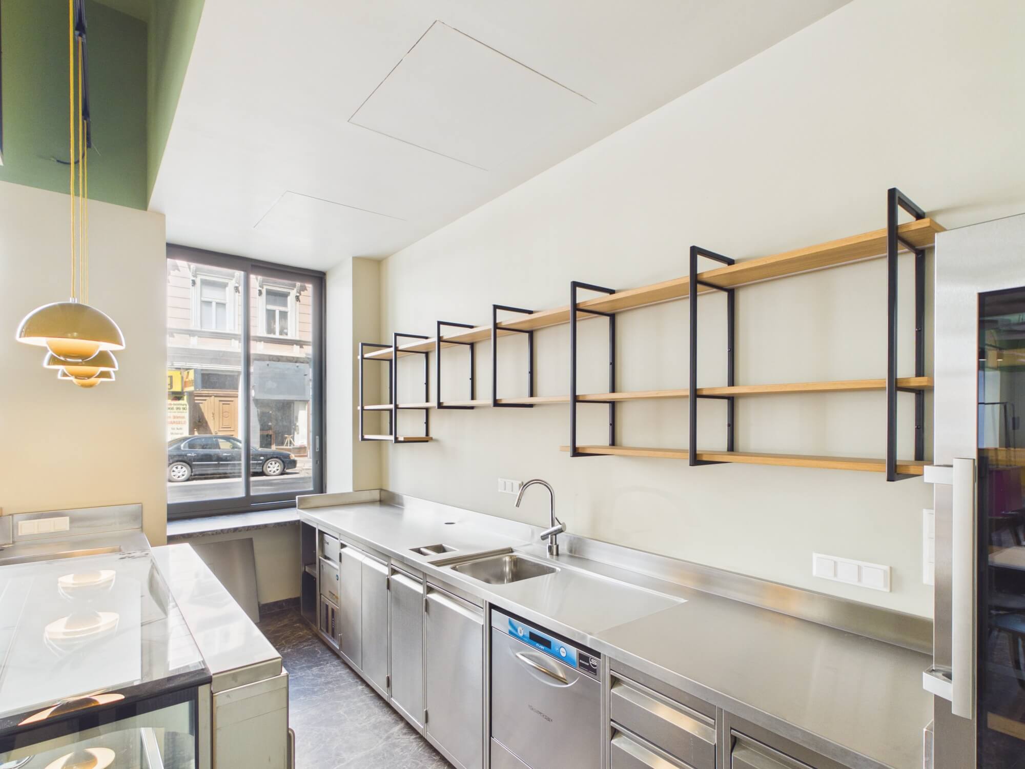 Modernes Gastronomie-Lokal mit Betriebsanlagengenehmigung