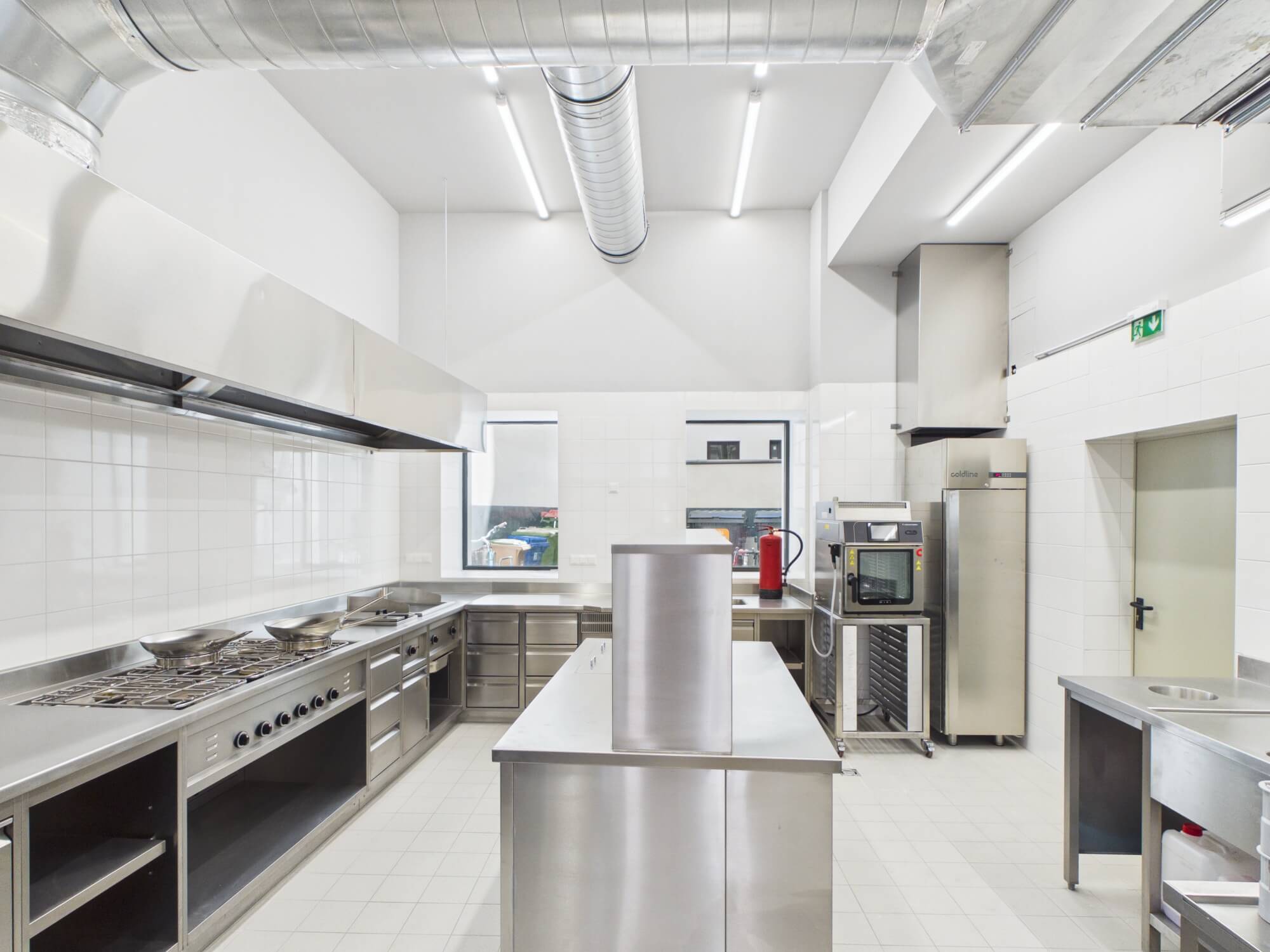 Modernes Gastronomie-Lokal mit Betriebsanlagengenehmigung