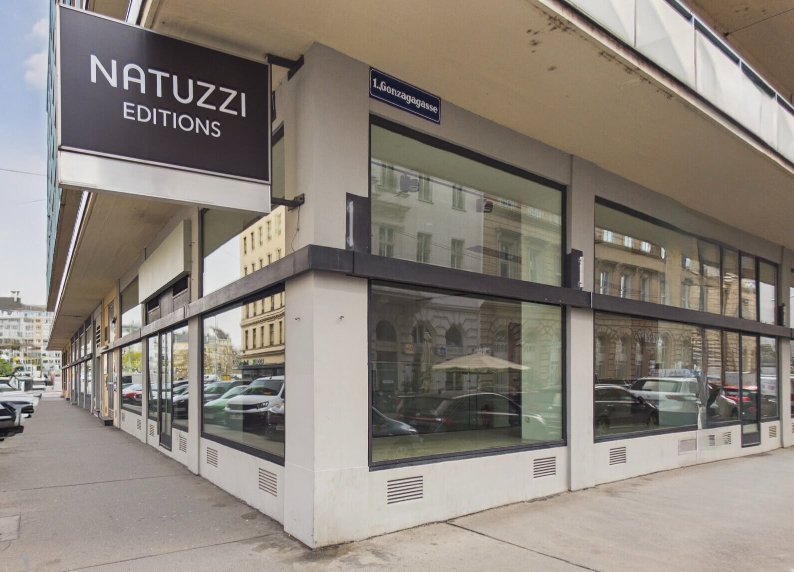 Corner retail space near Schwedenplatz