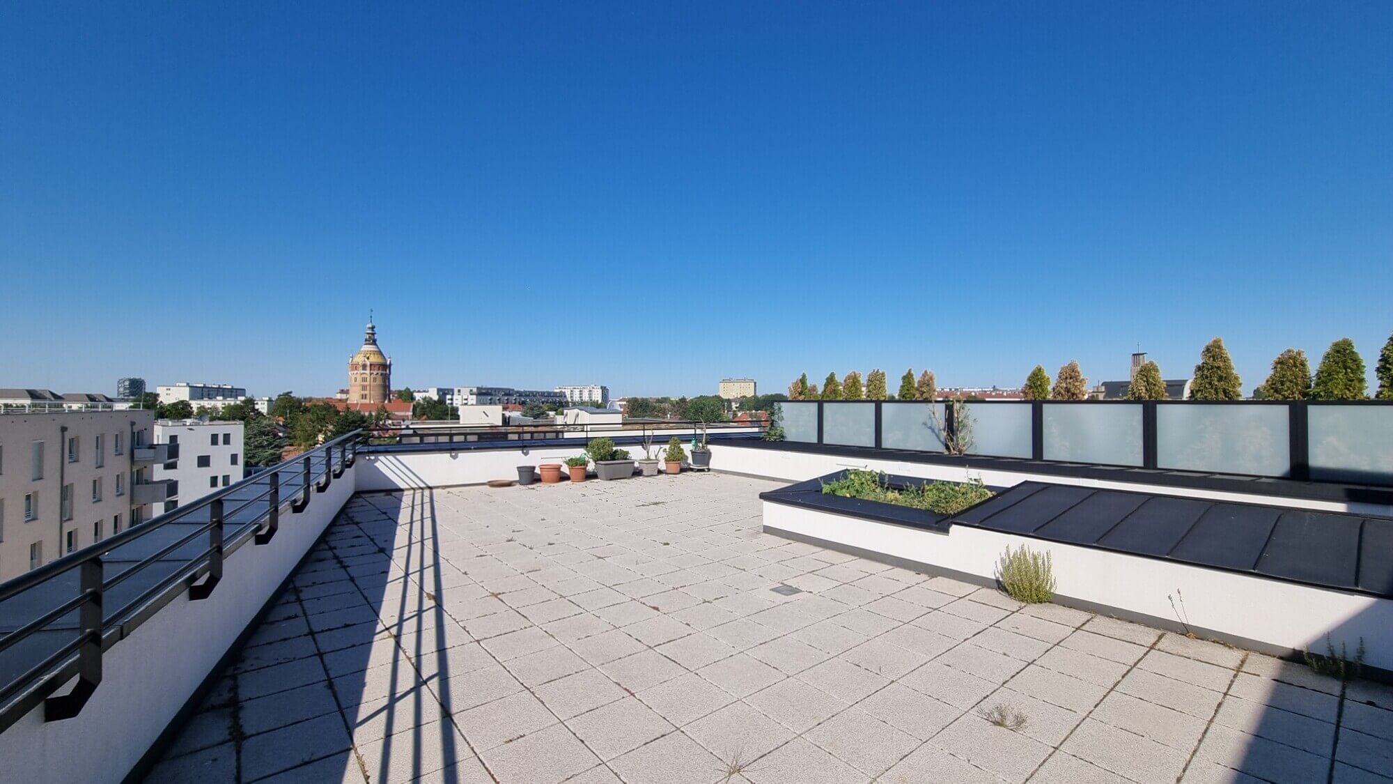 Peaceful green setting with direct views of Otto Benesch Park