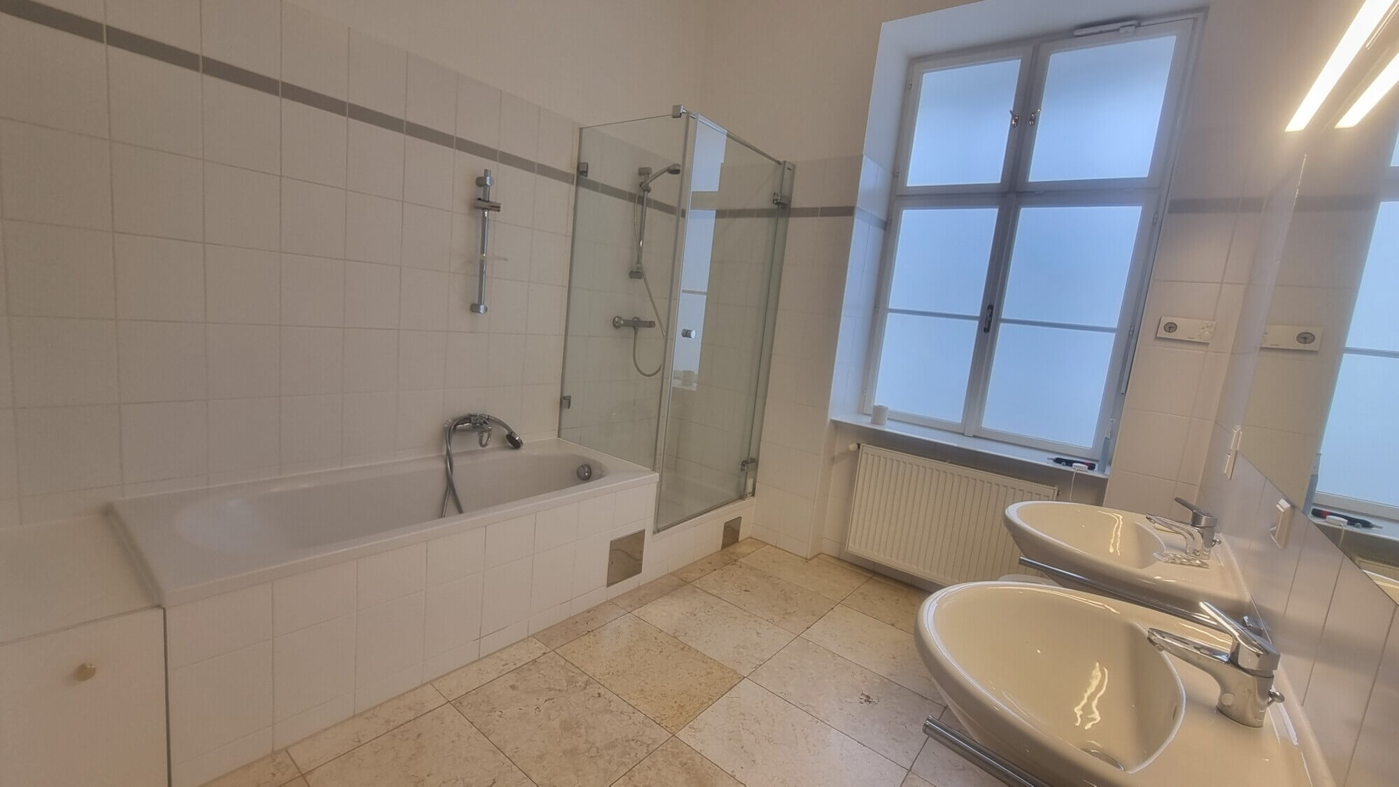 wunderschöne Altbauwohnung - beste Lage - 4.Liftstock