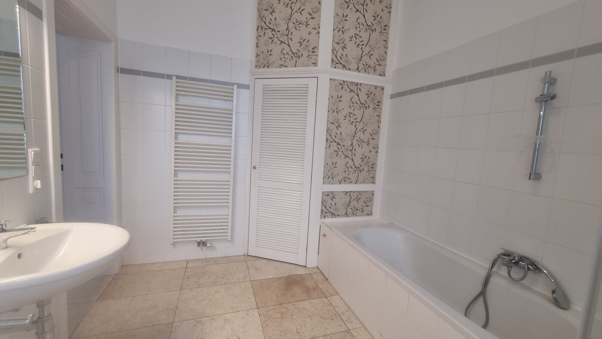 wunderschöne Altbauwohnung - beste Lage - 4.Liftstock