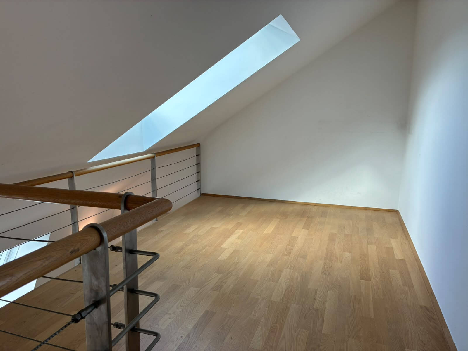 Dachgeschoß Wohnung mit Terrasse und schönem Ausblick, Garagenplatz verfügbar