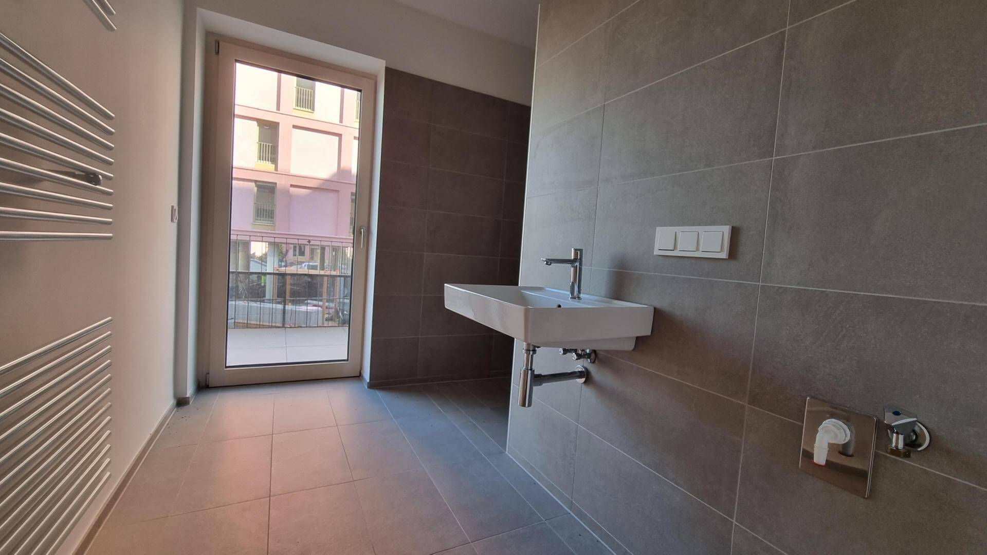 First occupancy at the Village: 2-room apartment with balcony for rent