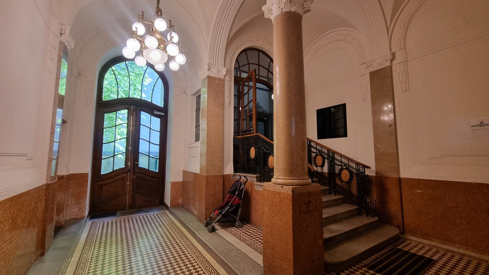 Classic period building, 3 rooms, in the heart of Vienna’s 9th district