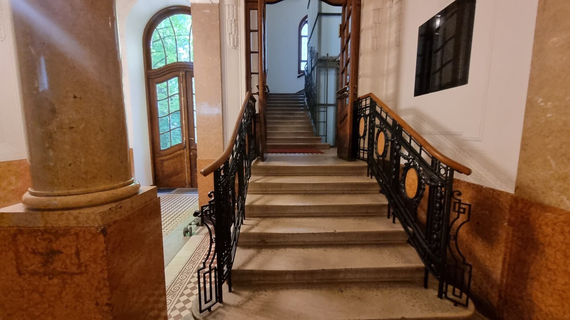 Classic period building, 3 rooms, in the heart of Vienna’s 9th district