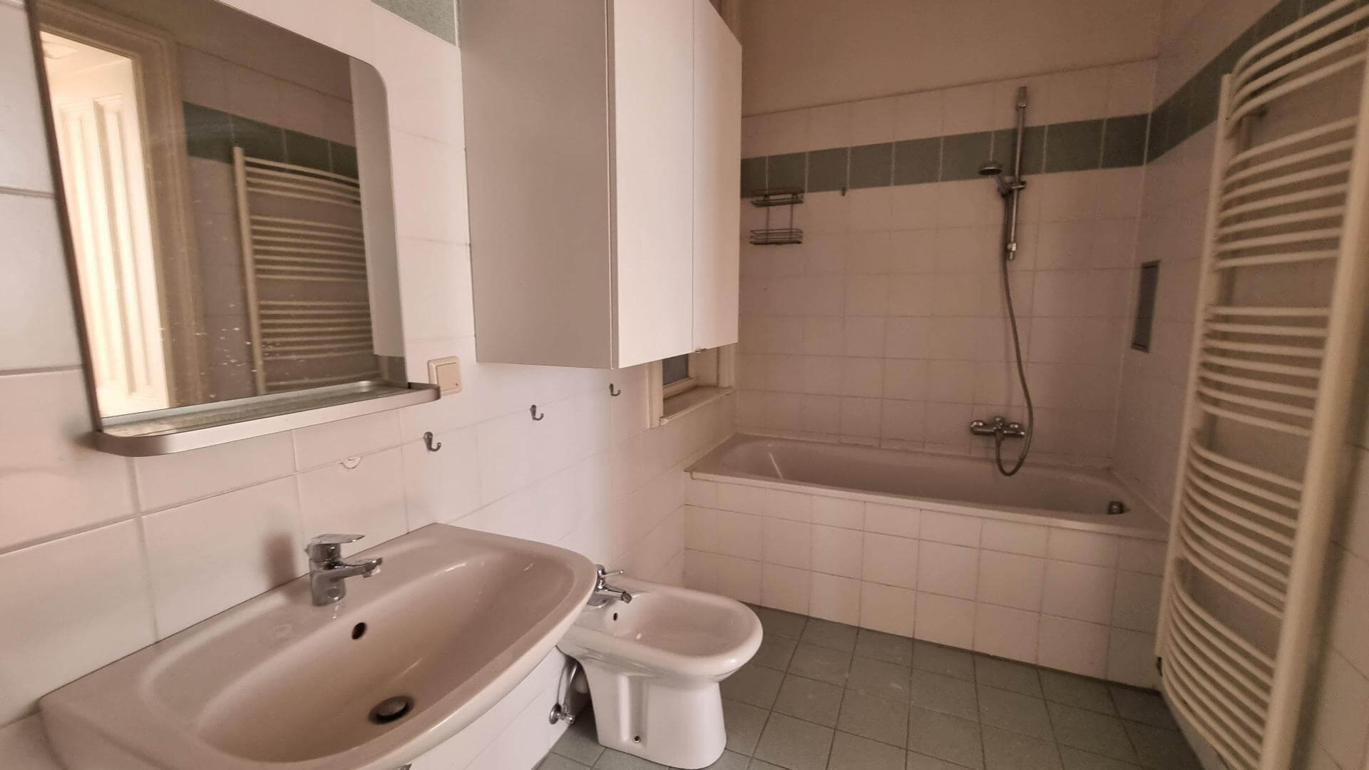 Classic period building, 3 rooms, in the heart of Vienna’s 9th district