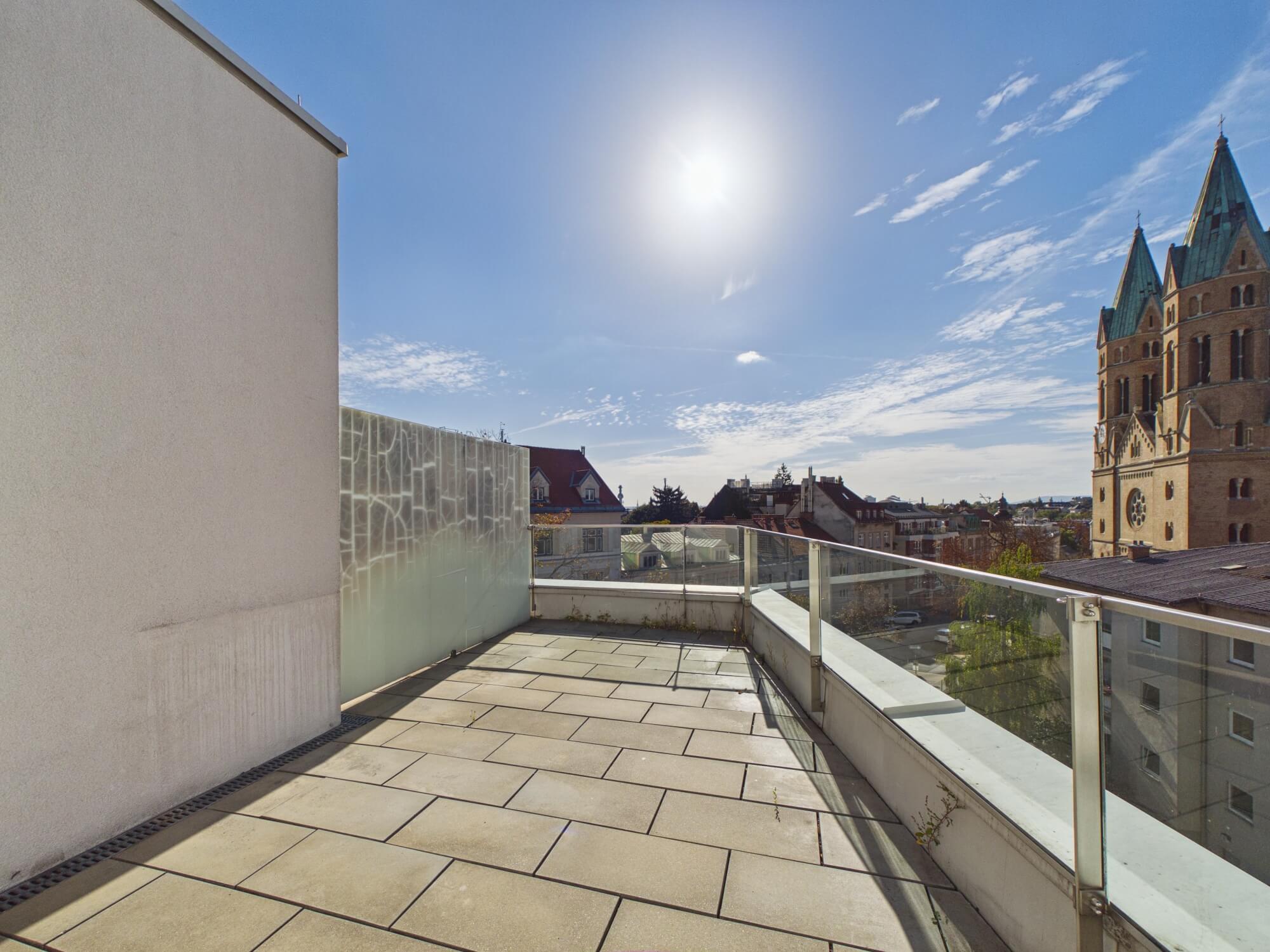 Helle 3-Zimmer-Dachgeschosswohnung mit sonniger Terrasse im 19. Bezirk