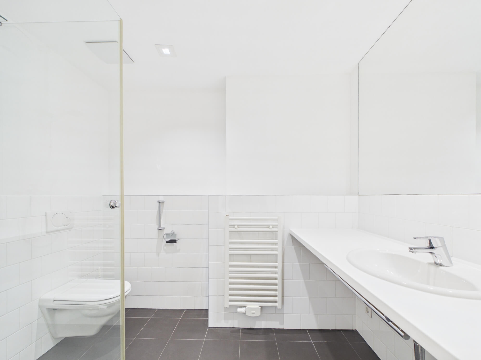 Modern 4-bedroom penthouse apartment with a rooftop terrace